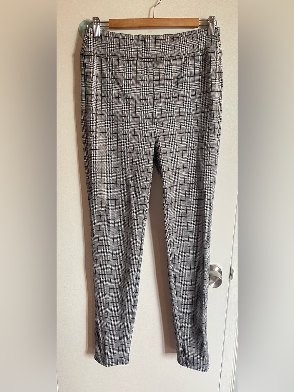 Nwot Women’s Pull On Grey Plaid Dress Pants, stretchy size M
